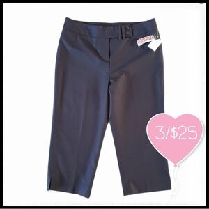 ⭐️3/$25⭐️ Cleo NWT Capris Pant